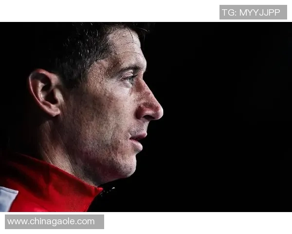 足球明星的浪漫主义情怀与绿茵场上的爱情故事交织的传奇人生