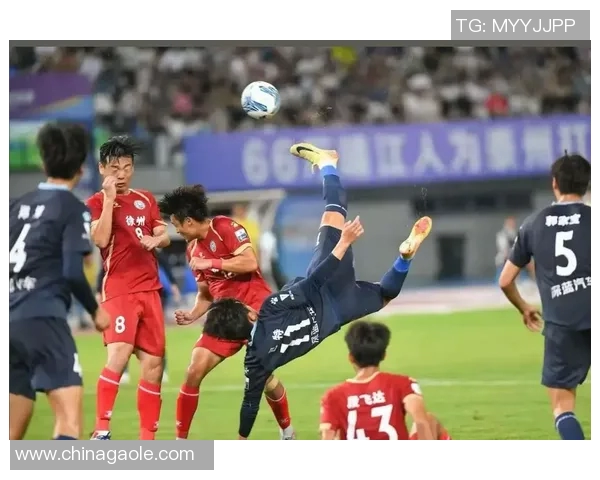 20号足球明星现役球员盘点及其在赛场上的精彩表现分析